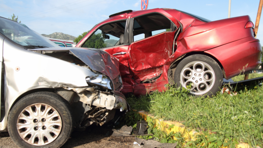 Staten Island, NY - Two-Car Collision Leaves Injuries at Staten Island Expy E & Exit 12